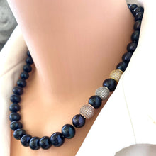 Charger l&#39;image dans la galerie, Navy Blue Pearl Necklace &amp; Zircons Pave Details
