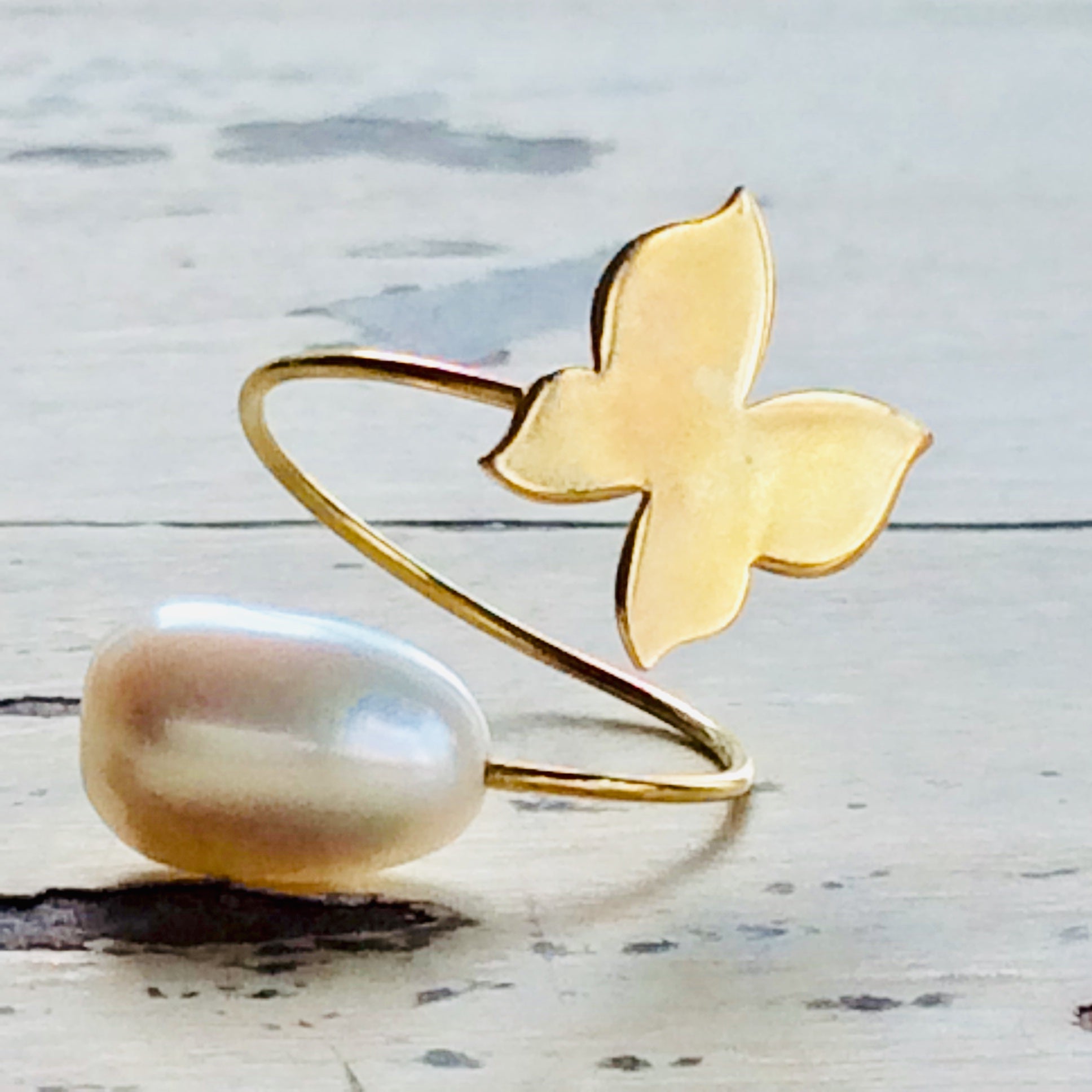 18K minimalist butterfly pearl ring showcasing a pearl and butterfly motif in solid gold fine jewelry.