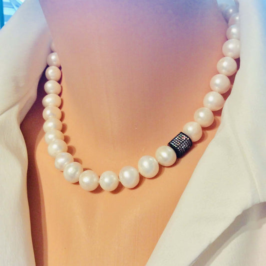 LIVE #41 Classic Pearl Bridal Necklace with a twist