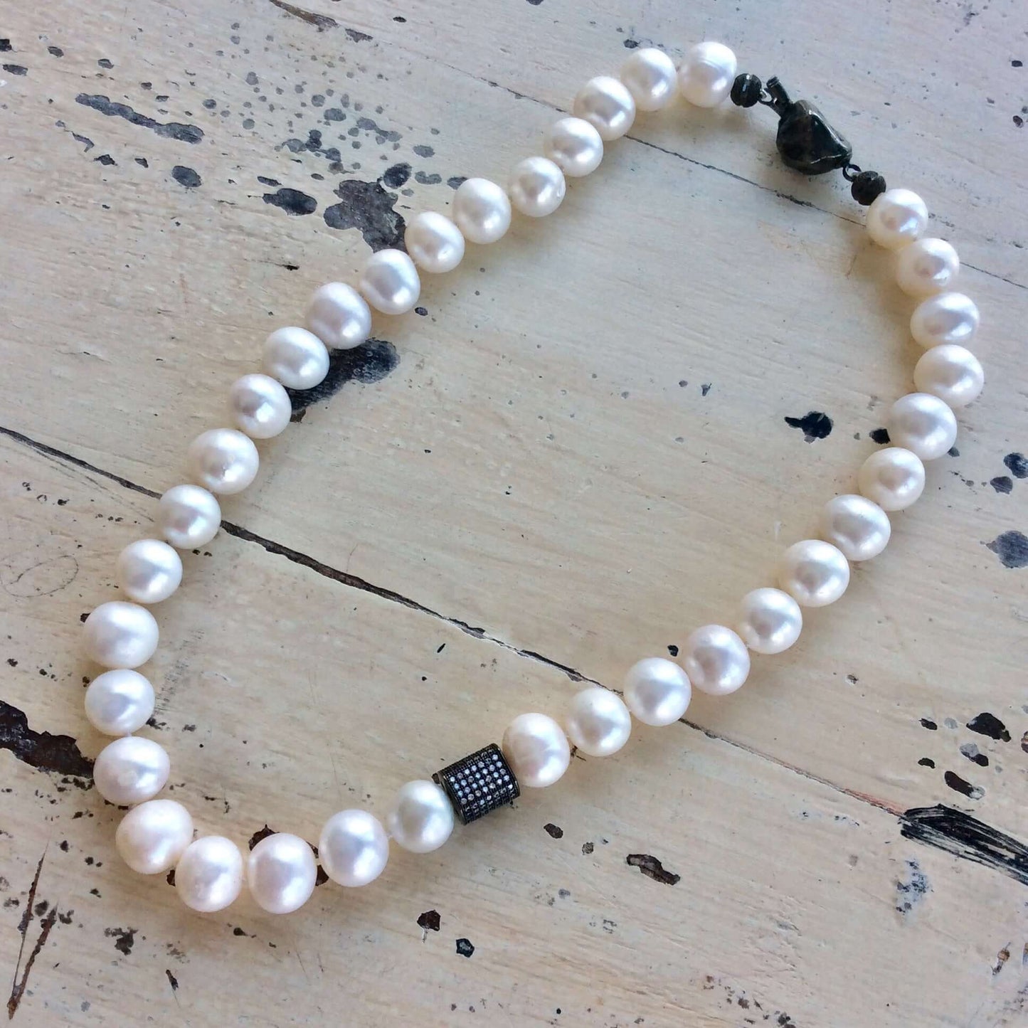 LIVE #41 Classic Pearl Bridal Necklace with a twist