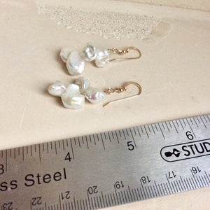 Boucles d'oreilles pendantes en perles Keshi et plaqué or | Crochets français