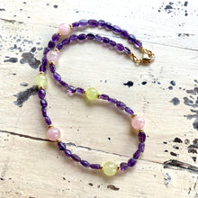 Charger l&#39;image dans la galerie, Amethyst necklace with gold plated details
