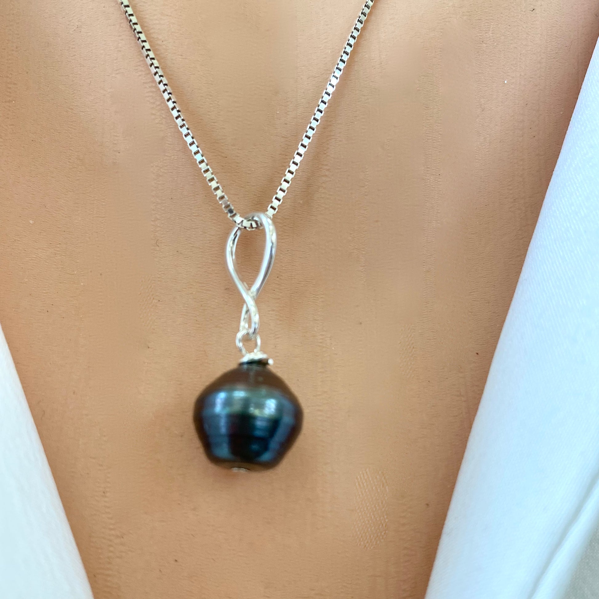 Tahitian teardrop pearl pendant box chain on model, dark Tahitian pearl pendant on sterling silver box chain