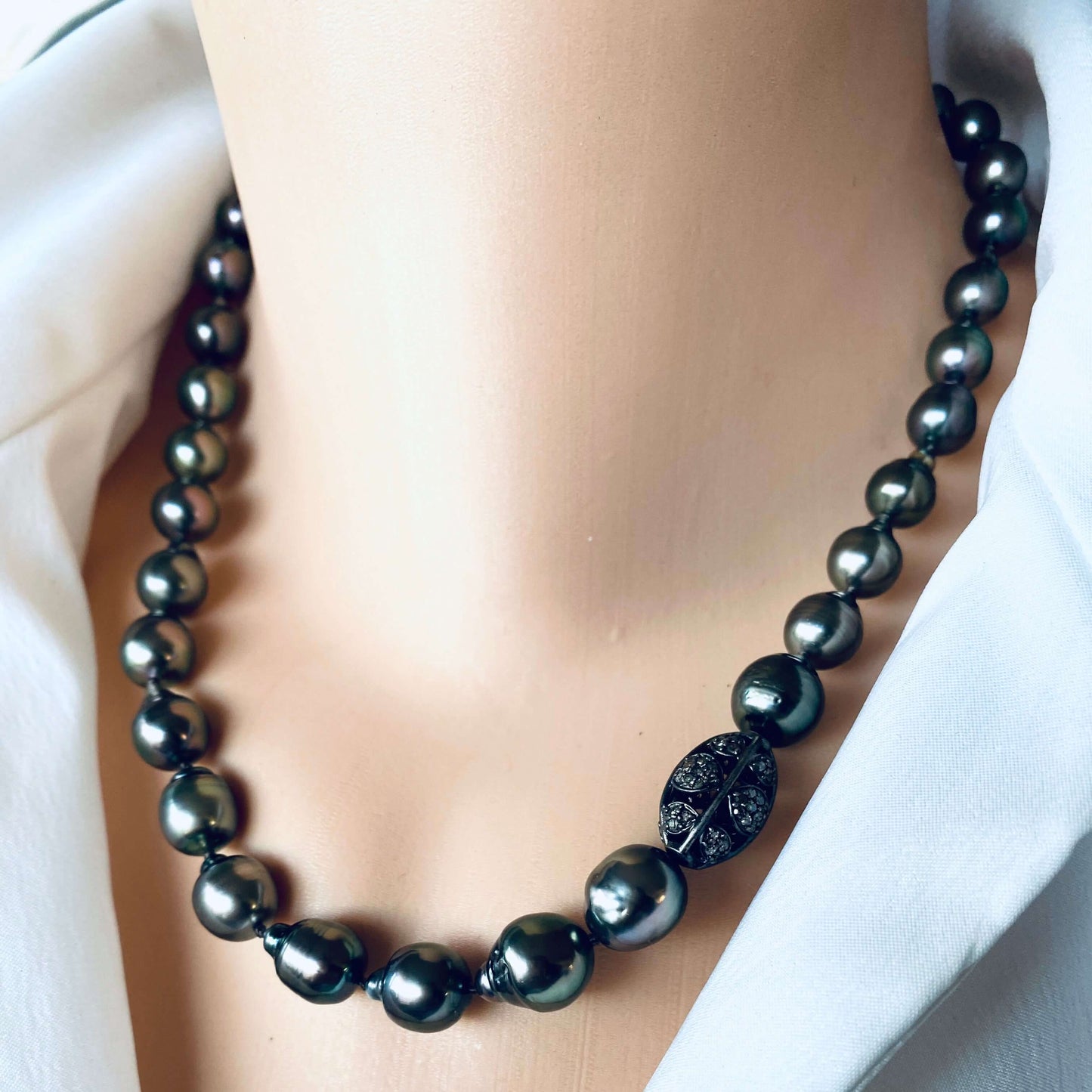 Tahitian baroque pearl necklace with champagne diamonds elegantly displayed on a mannequin.