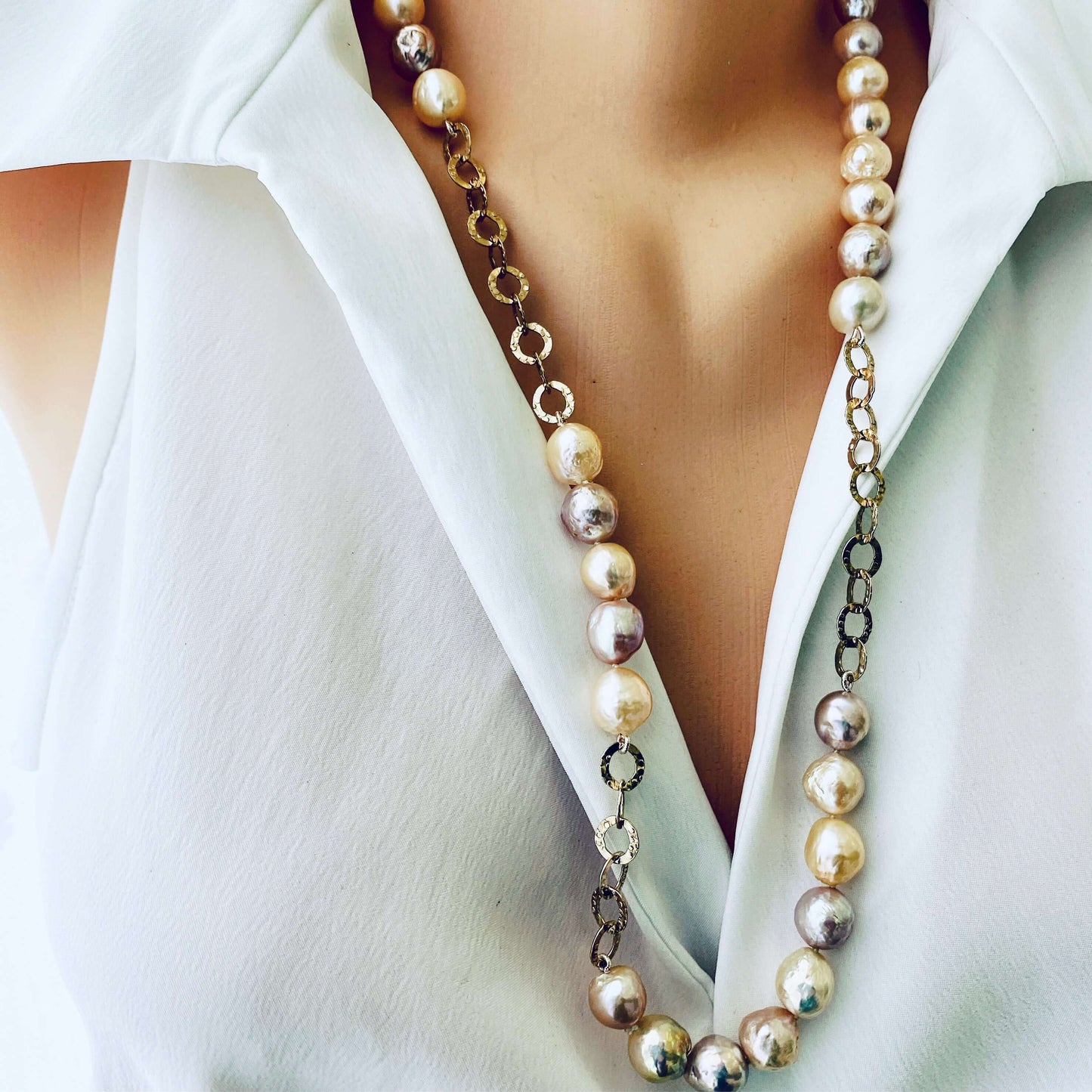 Edison pearl necklace with wrinkled pearls in rose gold, showcasing its unique design and elegance.
