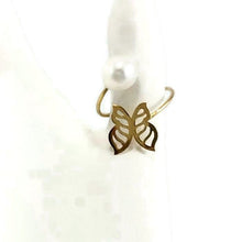 Charger l&#39;image dans la galerie, 18K minimalist butterfly pearl ring featuring a solid gold butterfly design and a stylish white pearl accent.
