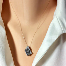Load image into Gallery viewer, Solid Gold 18K Chain &amp; Raw Druzy Quartz Pendant

