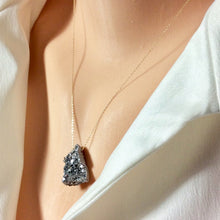Load image into Gallery viewer, Solid Gold 18K Chain &amp; Raw Druzy Quartz Pendant
