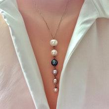 Load image into Gallery viewer, Solid Gold 18k chain Pearl Cascade Pendant
