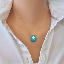 Charger l&#39;image dans la galerie, 18K gold turquoise cross pendant necklace on display, featuring a polished teardrop stone and delicate chain.
